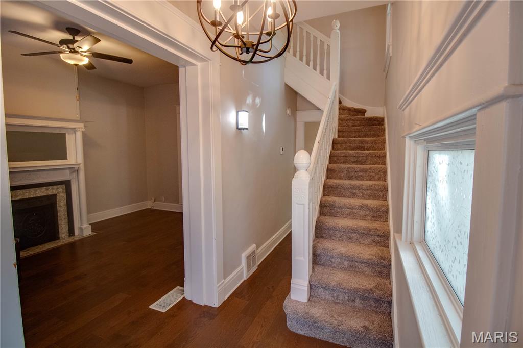 1101 Langdon Street Alton, IL 62002 - Photo 6 of 38