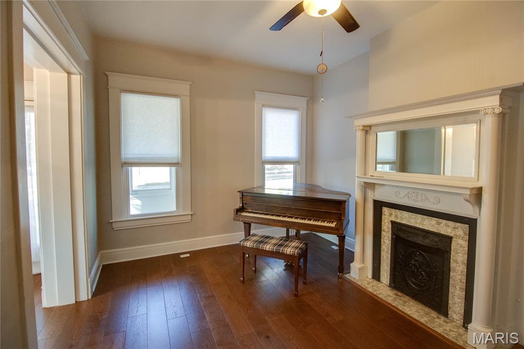 1101 Langdon Street Alton, IL 62002 - Photo 8 of 38