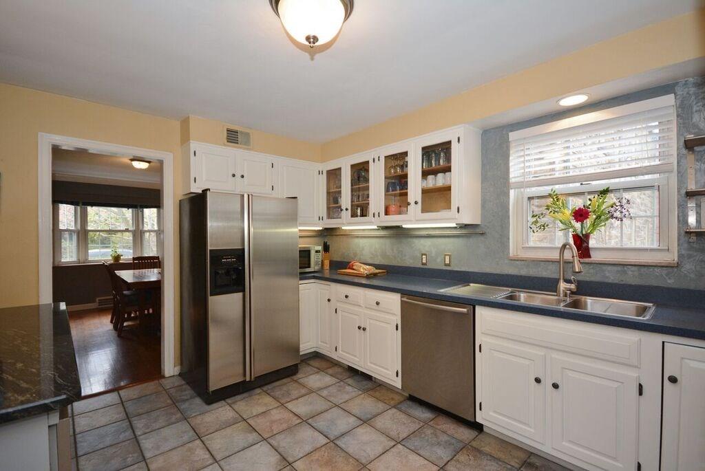147 Conover Road Point Breeze, PA 15208 - Photo 8 of 25 Gallery Image 8