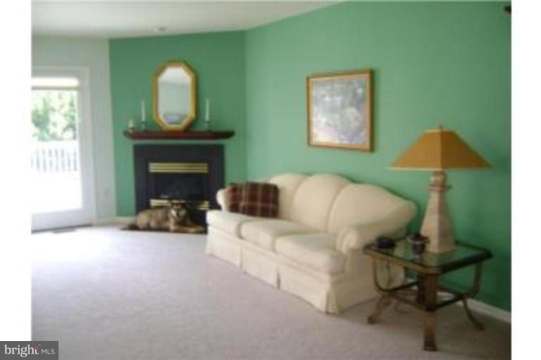 1024 Blackwell Road Annapolis, MD 21403 - Photo 11 of 20 Living Room