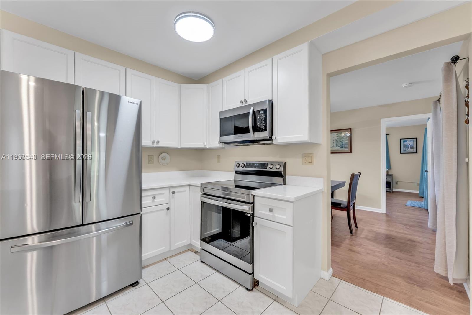 5331 Northwest 77th Court Pompano Beach, FL 33073 - Photo 6 of 32