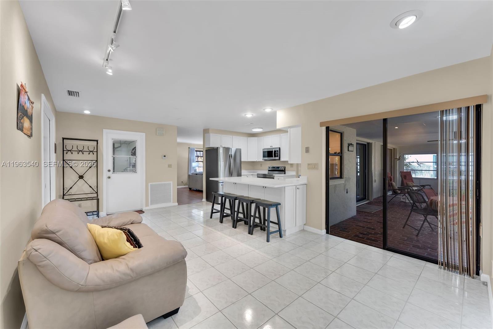 5331 Northwest 77th Court Pompano Beach, FL 33073 - Photo 8 of 32