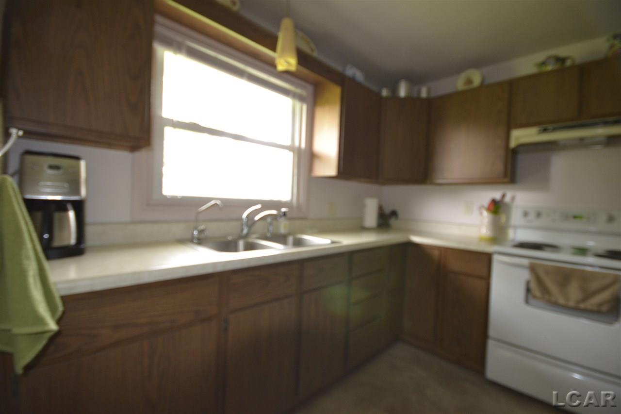 1503 West Valley Road Adrian, MI 49221 - Photo 4 of 19 31241424-3.JPG
