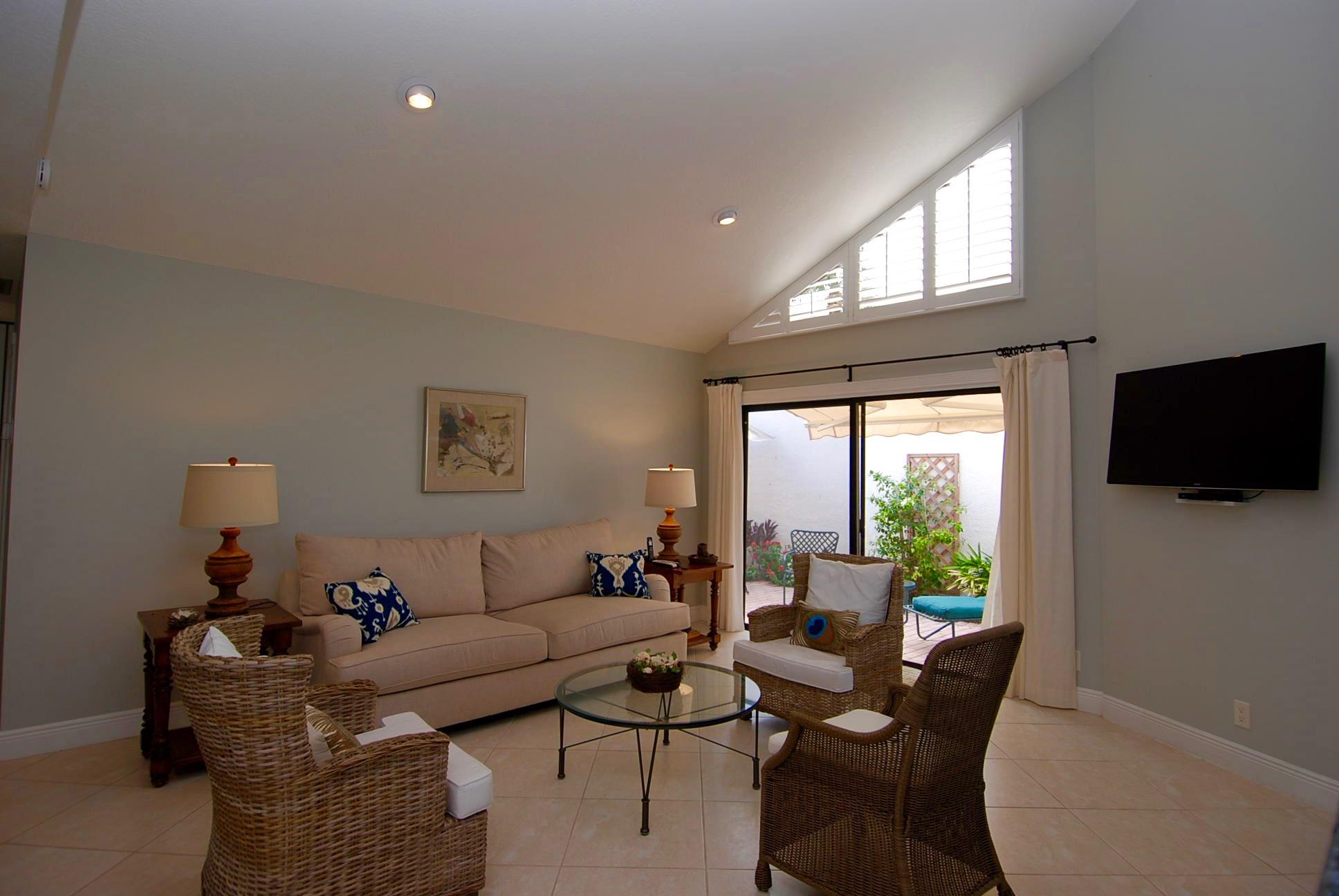 17052 Traverse Circle Jupiter, FL 33477 - Photo 3 of 27 DSC_0040