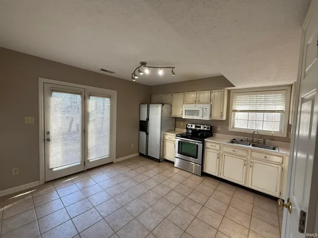 $1,495 | 791 East Sherwood Hills Drive, Bloomington, IN 47401