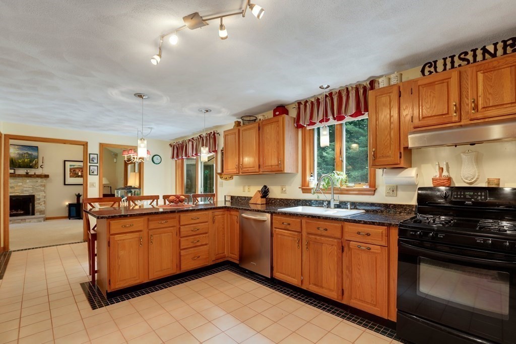 8 Fazio Farm Road Georgetown, MA 01833 - Photo 14 of 40 Gallery Image 14