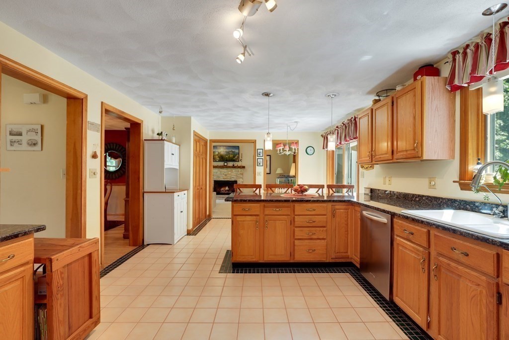 8 Fazio Farm Road Georgetown, MA 01833 - Photo 15 of 40 Gallery Image 15