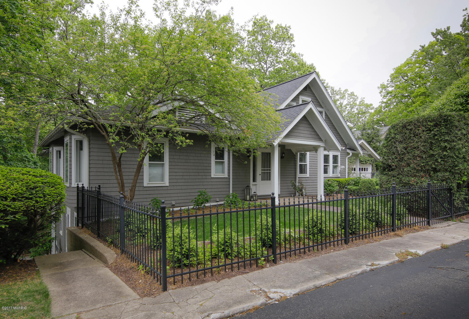 2300 Ridge Road Kalamazoo, MI 49008 - Photo 37 of 41 2300 Ridge Rd-138