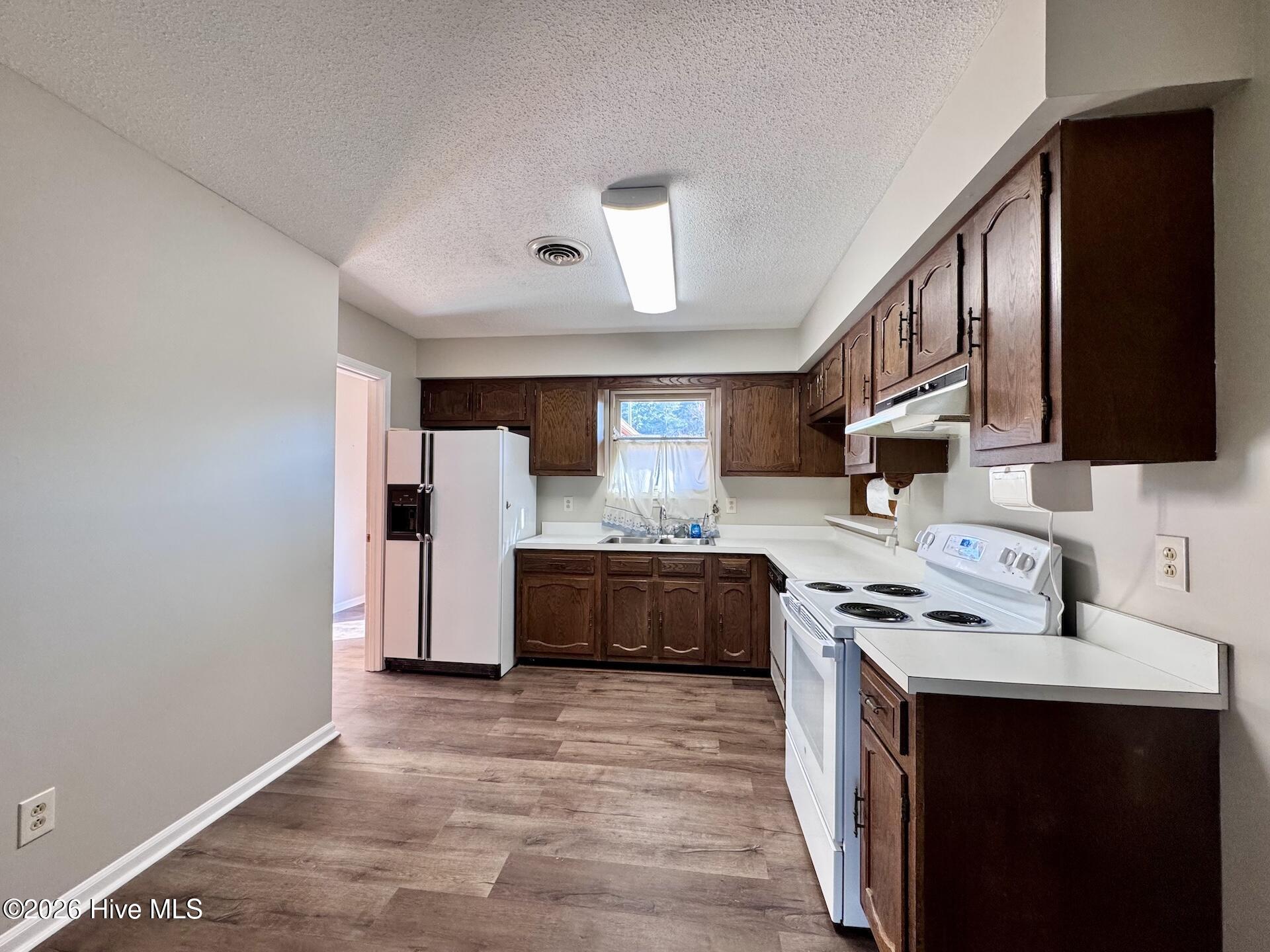 204 Walnut Creek Road Jacksonville, NC 28546 - Photo 6 of 23 6 kitchen