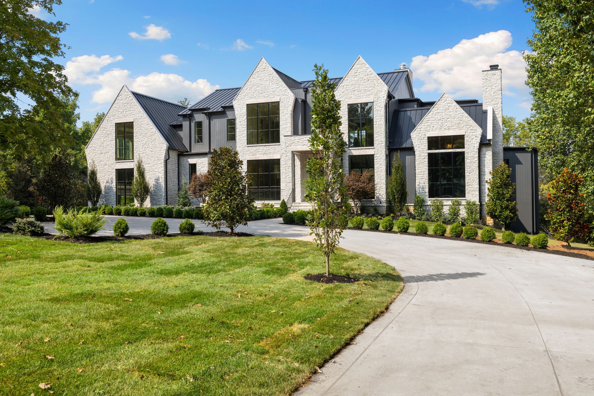 6030 Bresslyn Road Nashville, TN 37205 - Photo 2 of 59