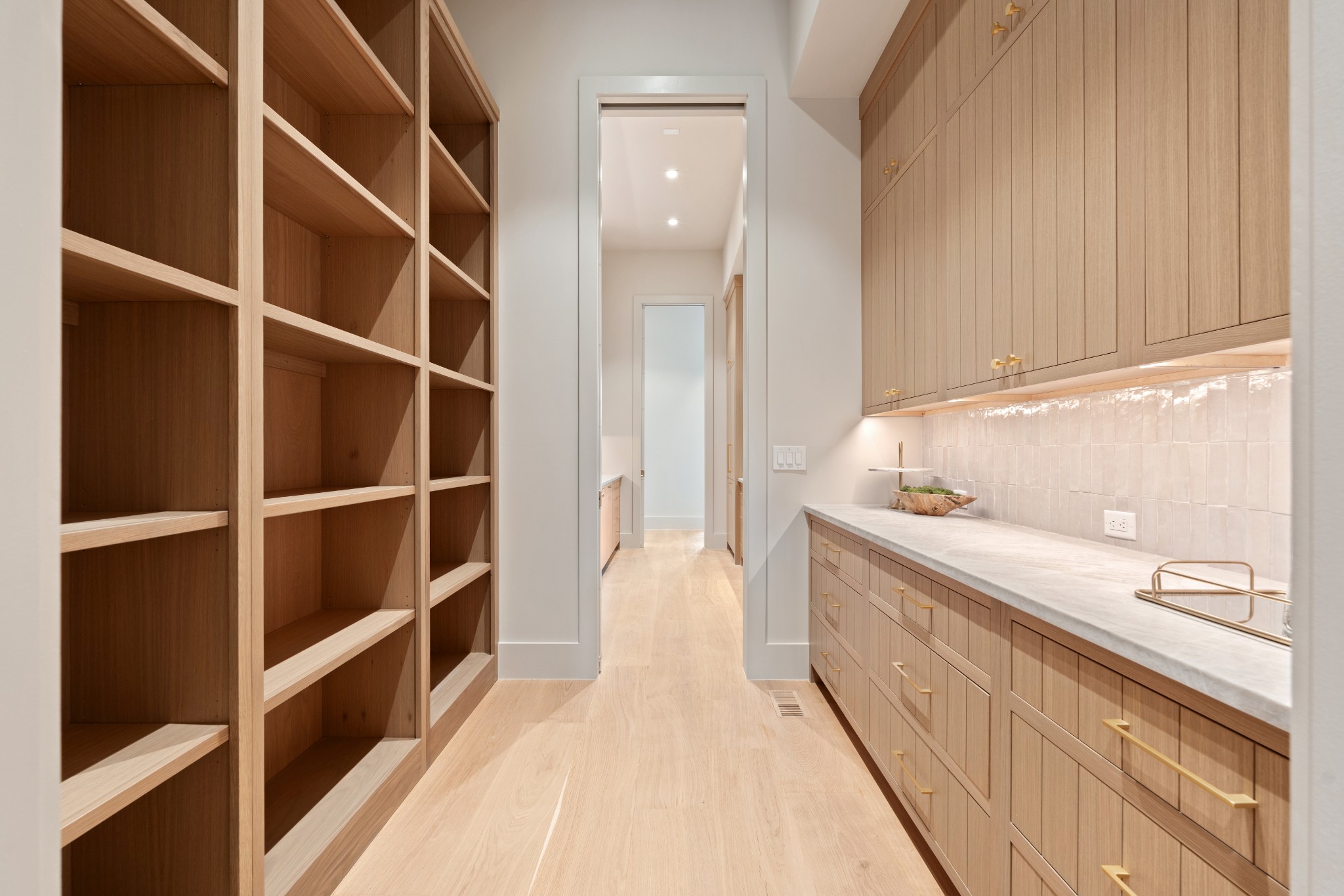 6030 Bresslyn Road Nashville, TN 37205 - Photo 23 of 59 a view of hotel and bathroom