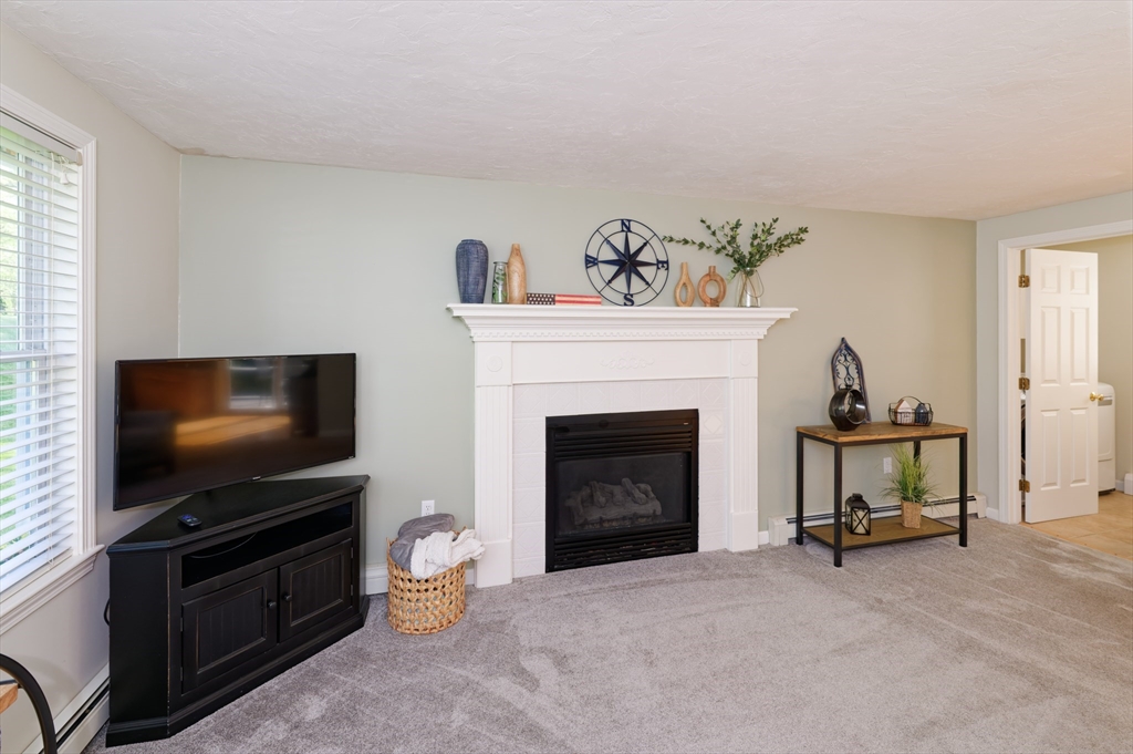 6 Chamberlain Road Uxbridge, MA 01569 - Photo 9 of 38