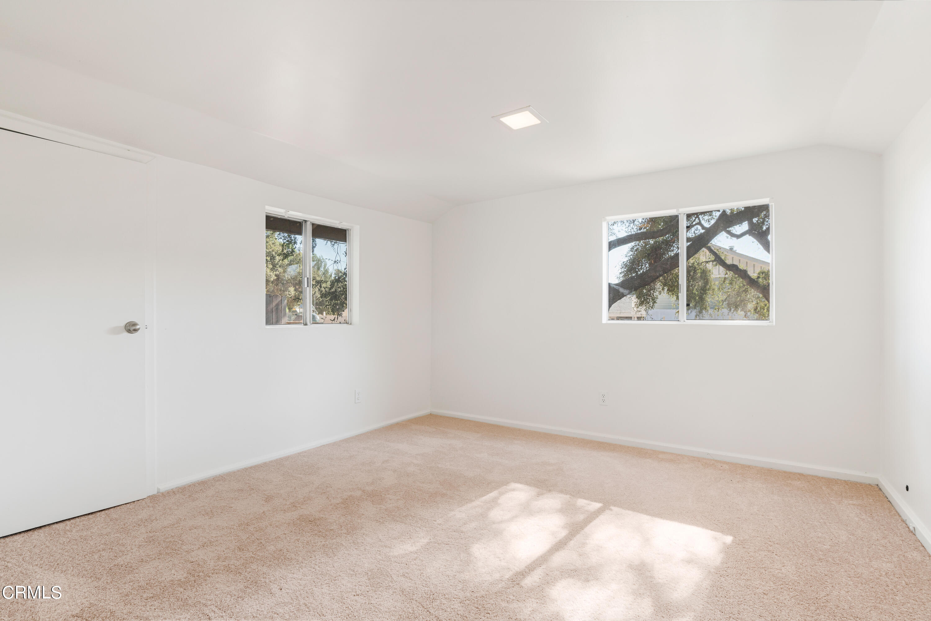 467 Riverside Road Oak View, CA 93022 - Photo 38 of 65 an empty room with a painting on the wall