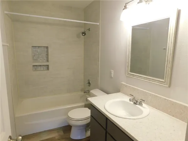 $1,950 | 305 Blackson Avenue, Austin, TX 78752