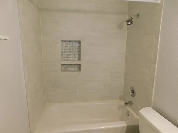 $1,950 | 305 Blackson Avenue, Austin, TX 78752