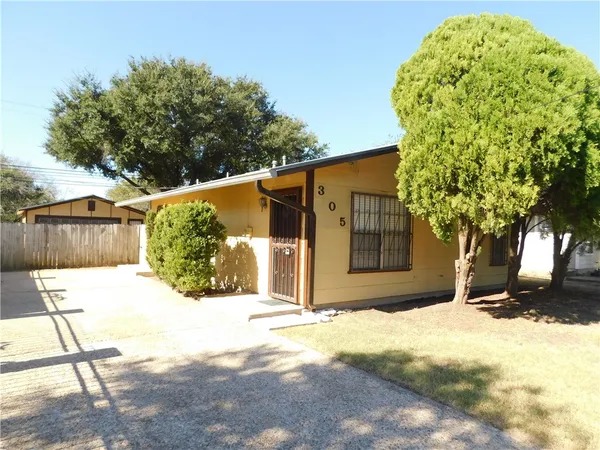 $1,950 | 305 Blackson Avenue, Austin, TX 78752