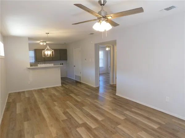 $1,950 | 305 Blackson Avenue, Austin, TX 78752