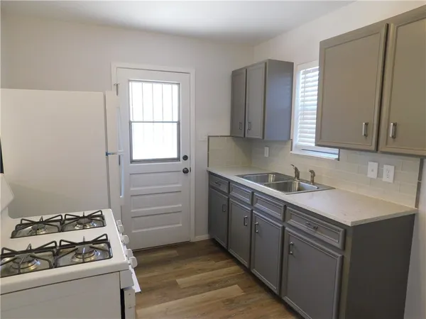 $1,950 | 305 Blackson Avenue, Austin, TX 78752