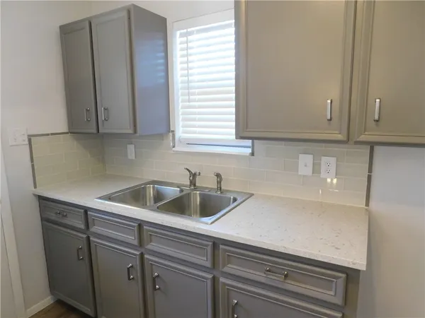 $1,950 | 305 Blackson Avenue, Austin, TX 78752