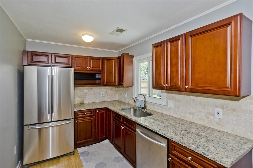 101 Old Farm Road Springfield, MA 01119 - Photo 7 of 33