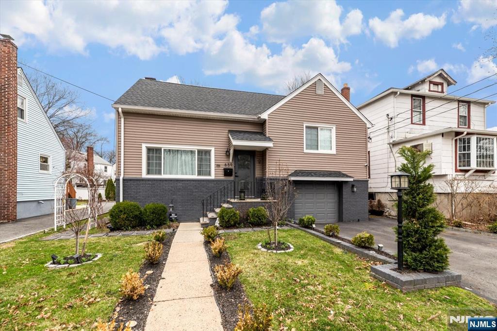 659 River Road Teaneck, NJ 07666 - Photo 2 of 19