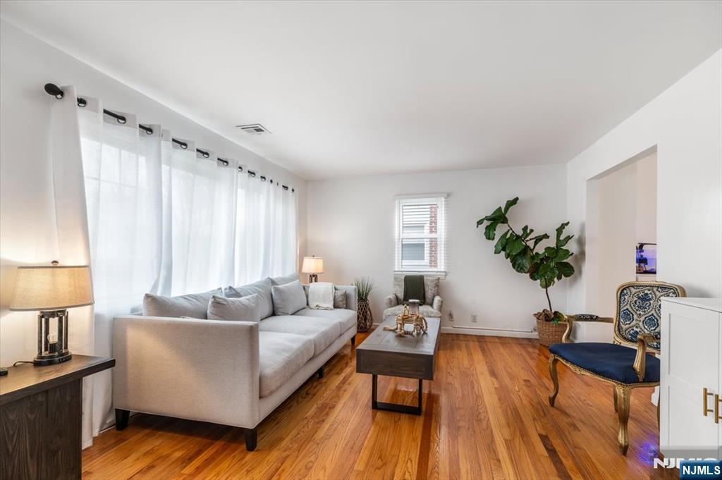 659 River Road Teaneck, NJ 07666 - Photo 4 of 19