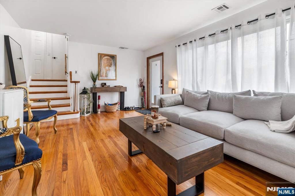 659 River Road Teaneck, NJ 07666 - Photo 5 of 19