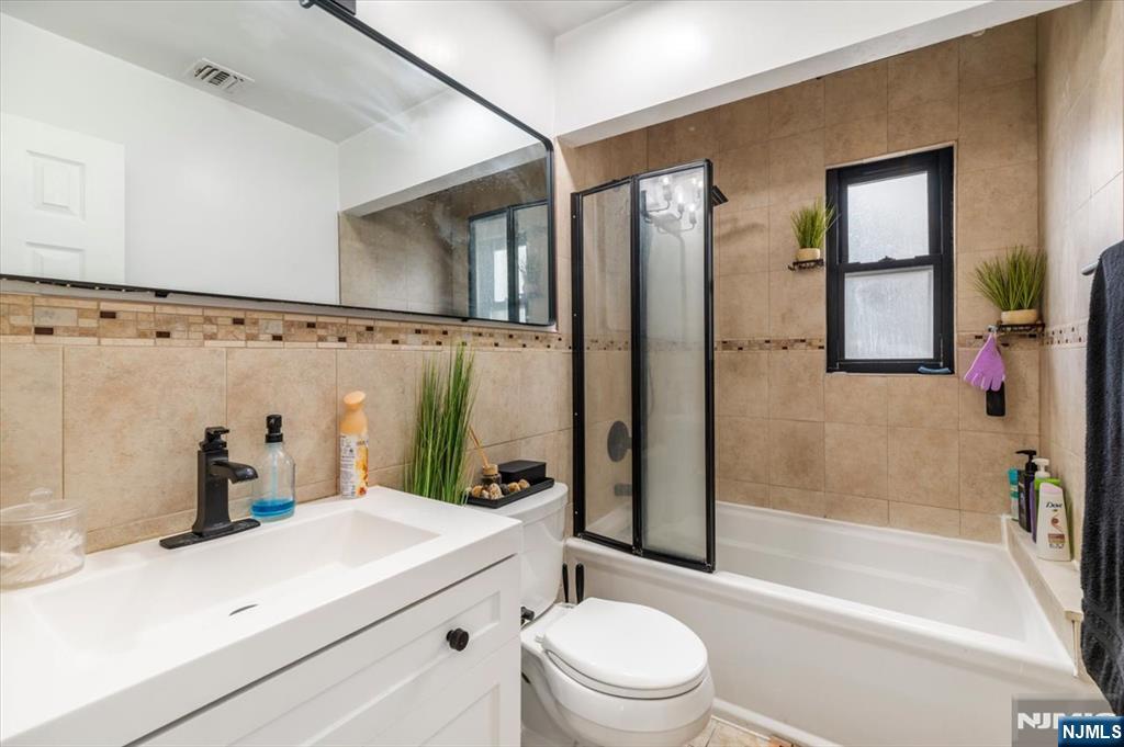 659 River Road Teaneck, NJ 07666 - Photo 9 of 19