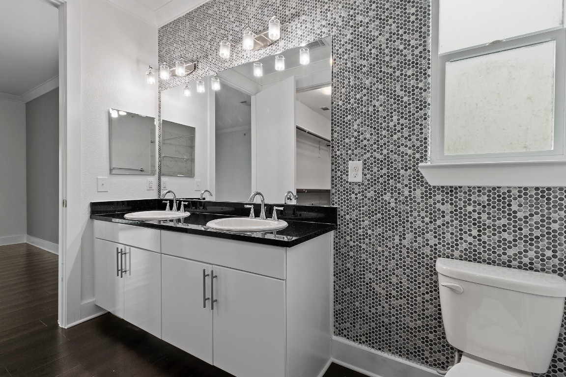 3300 Towers Boulevard, Unit 958 Seabrook, TX 77586 - Photo 18 of 33 a bathroom with a toilet a sink and mirror