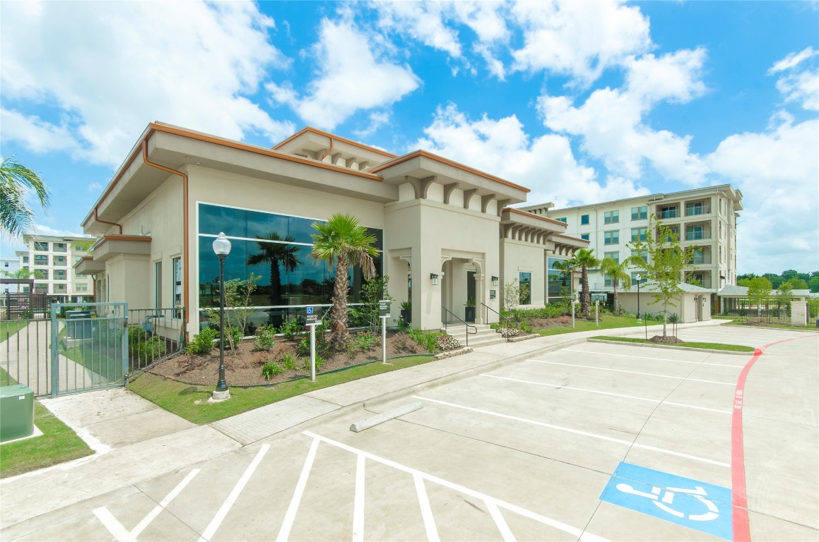 3300 Towers Boulevard, Unit 958 Seabrook, TX 77586 - Photo 22 of 33 a view of a patio with a table and chairs