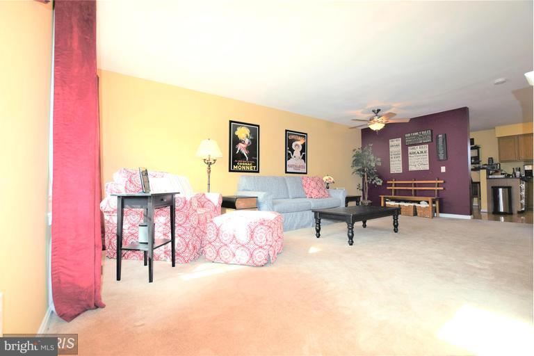 403 McDaniel Drive Purcellville, VA 20132 - Photo 4 of 13 a living room with furniture and a flat screen tv