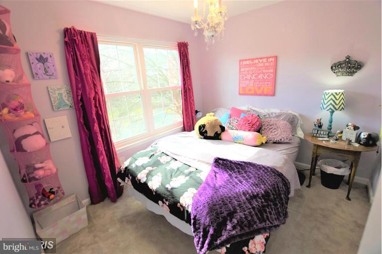 403 McDaniel Drive Purcellville, VA 20132 - Photo 9 of 13 a bedroom with a bed and a window