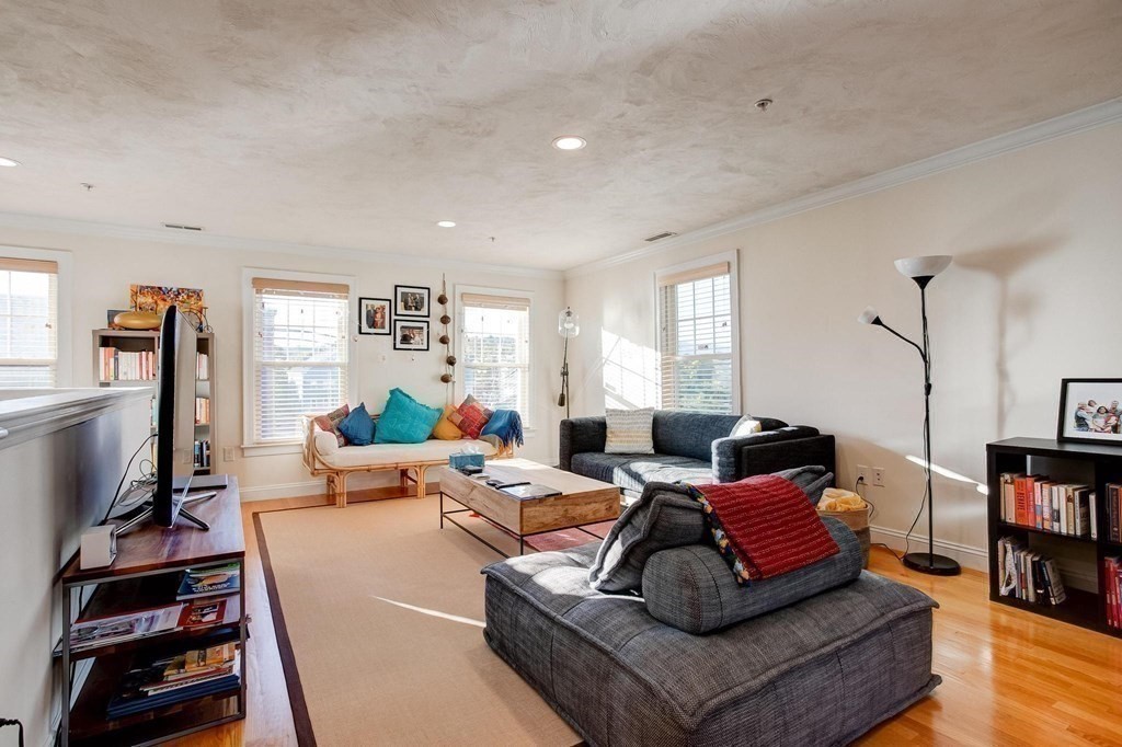 41 Spring Street, Unit 3 Waltham, MA 02451 - Photo 1 of 15