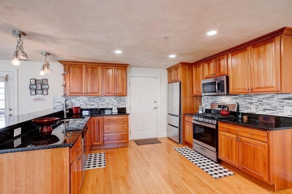 41 Spring Street, Unit 3 Waltham, MA 02451 - Photo 5 of 15