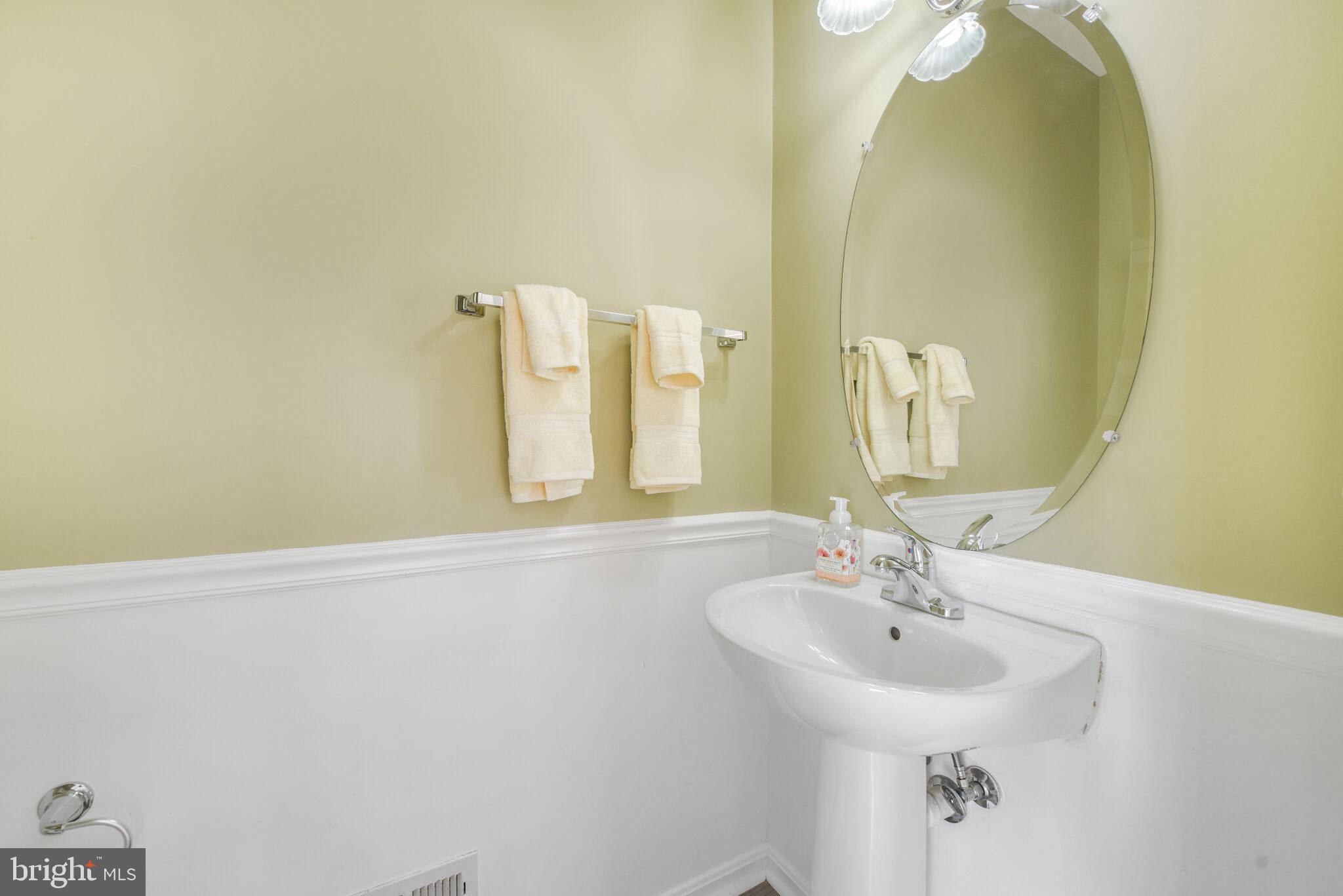 20907 Chippoaks Forest Circle Sterling, VA 20165 - Photo 18 of 71 First Floor Half Bath