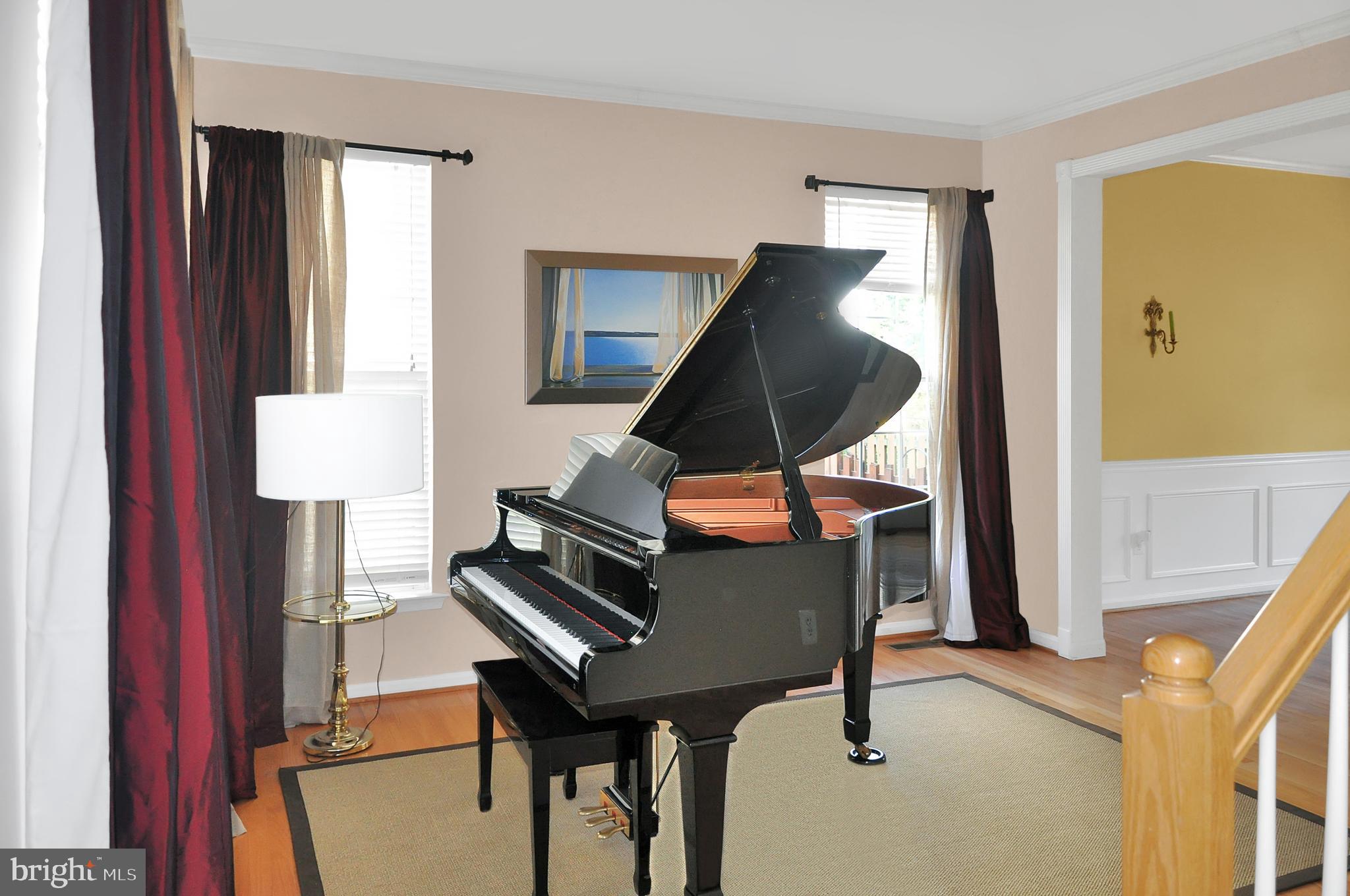 20907 Chippoaks Forest Circle Sterling, VA 20165 - Photo 7 of 71 a living room with furniture