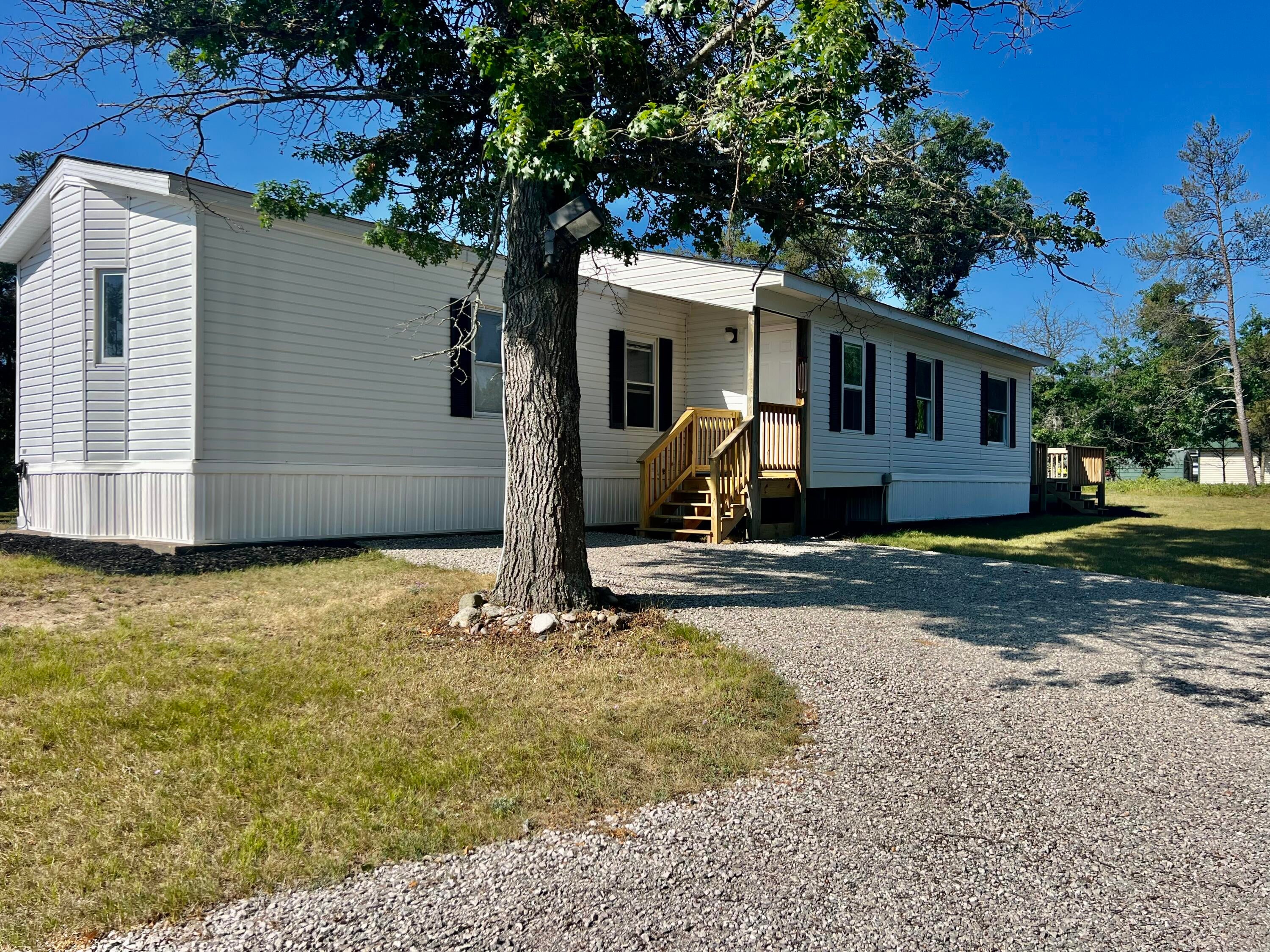 164 East 4 Mile Road Roscommon, MI 48653 - Photo 6 of 36 IMG_1283