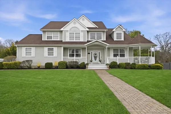 $999,688 | 5 Landings Lane, East Patchogue, NY 11772