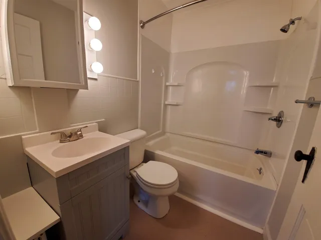 $2,100 | 444 Lafayette Road, Unit 4, Hampton, NH 03842