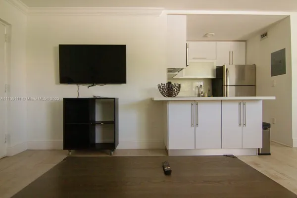 $2,500 | 753 Michigan Avenue, Unit 3A, Miami Beach, FL 33139