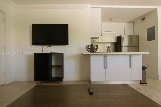 $2,500 | 753 Michigan Avenue, Unit 3A, Miami Beach, FL 33139