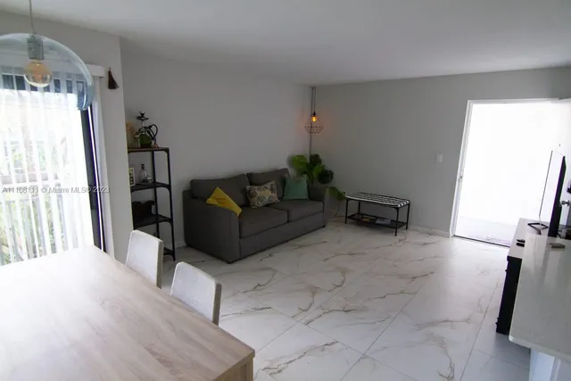 $2,500 | 753 Michigan Avenue, Unit 3A, Miami Beach, FL 33139