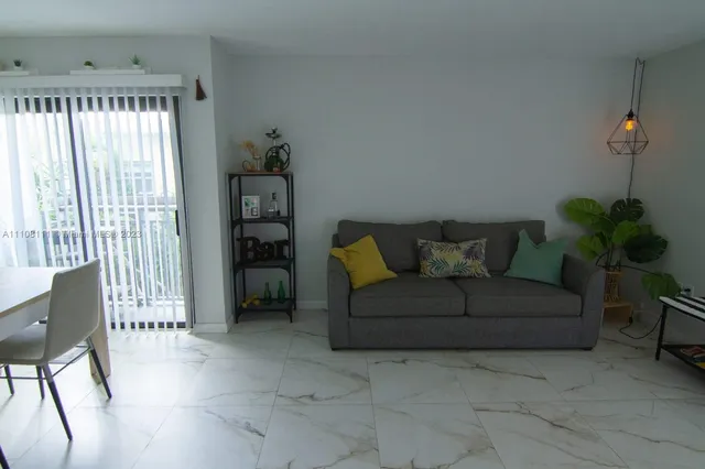 $2,500 | 753 Michigan Avenue, Unit 3A, Miami Beach, FL 33139