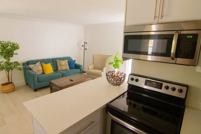 $2,500 | 753 Michigan Avenue, Unit 3A, Miami Beach, FL 33139