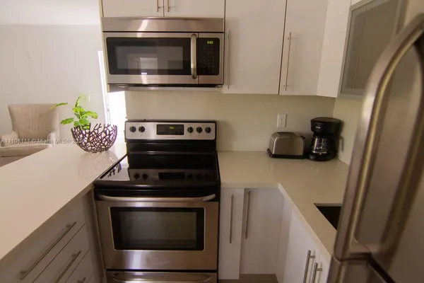 $2,500 | 753 Michigan Avenue, Unit 3A, Miami Beach, FL 33139