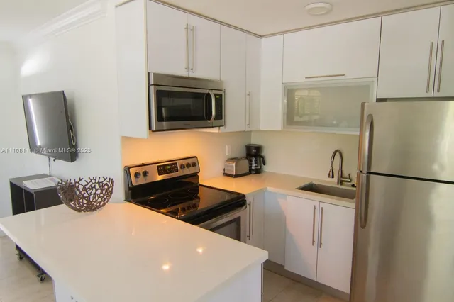 $2,500 | 753 Michigan Avenue, Unit 3A, Miami Beach, FL 33139