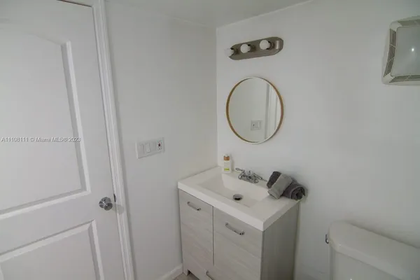 $2,500 | 753 Michigan Avenue, Unit 3A, Miami Beach, FL 33139