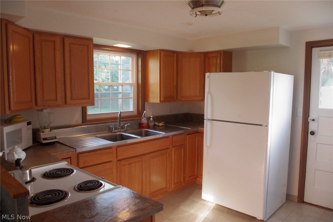 255 Delamere Road Vermilion, OH 44089 - Photo 8 of 19
