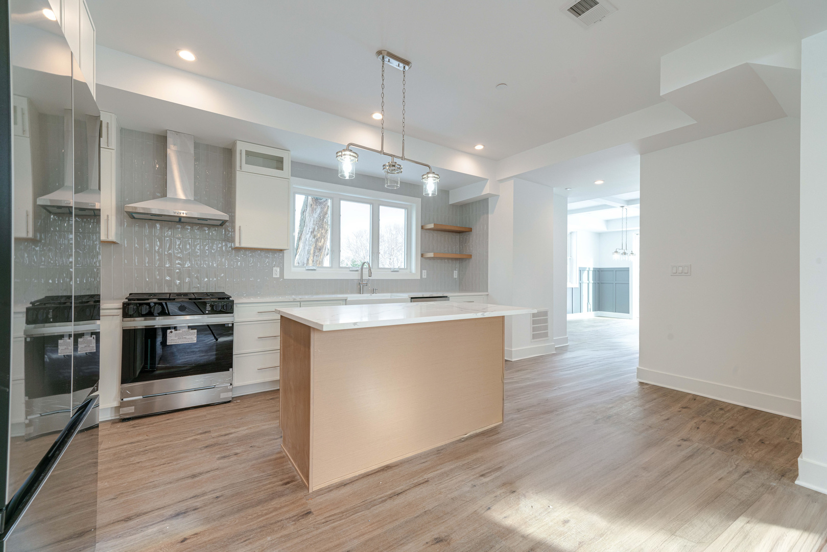 1061 Green Bay Road Lake Bluff, IL 60044 - Photo 10 of 34