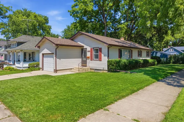 $319,000 | 1003 Bellevue Avenue, Elgin, IL 60120
